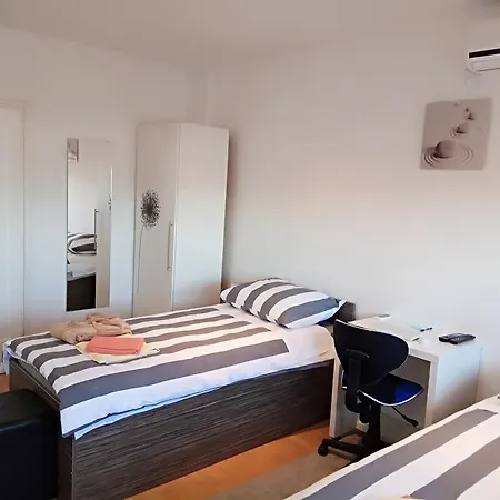 Opera Apartment *